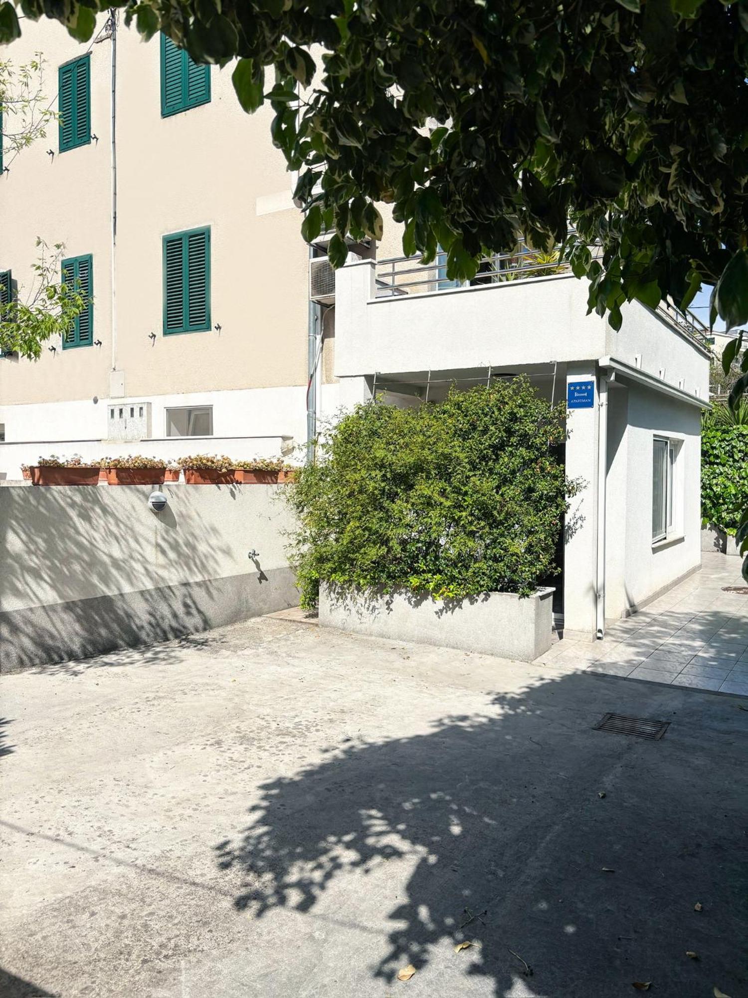 Apartments And Rooms Tudor Σπλιτ Εξωτερικό φωτογραφία